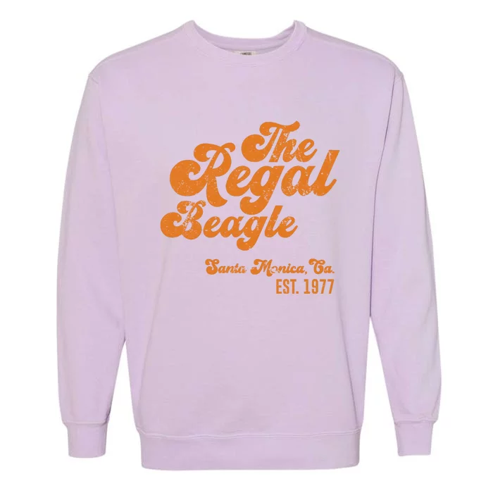 The Regal Beagle Santa Monica 70s 80s Sitcom Vintage Gift Garment-Dyed Sweatshirt