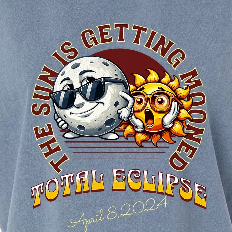 Total Solar Eclipse Chase 2024 Sun Is Getting Mooned Garment-Dyed Women's Muscle Tee