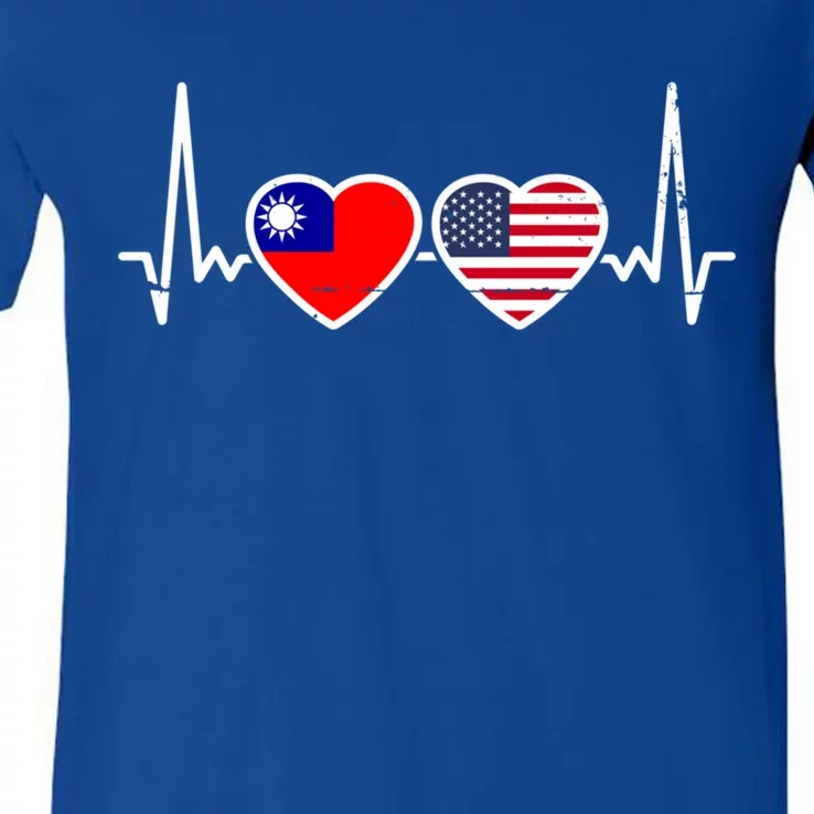 Taiwan Usa Heartbeat Taiwanese American Flag Funny Gift V-Neck T-Shirt