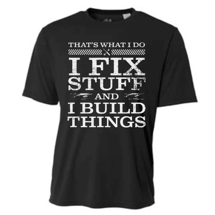 THATS WHAT I DO I FIX STUFF AND I BUILD THINGS WEATHERED Cooling Performance Crew T-Shirt