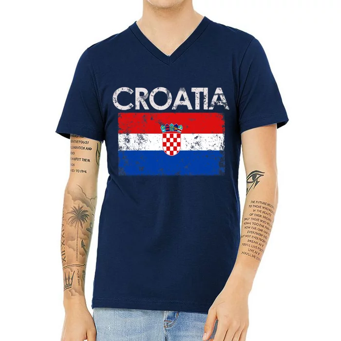 Vintage Croatia Croatian Flag Pride Gift V-Neck T-Shirt