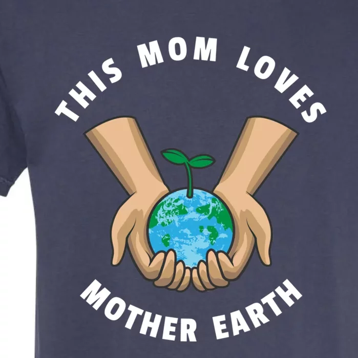 Wo Earth Day This Mom Loves Mother Earth Cool Gift Garment-Dyed Heavyweight T-Shirt