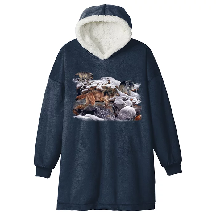 Wildlife Wolf Creek Hooded Wearable Blanket