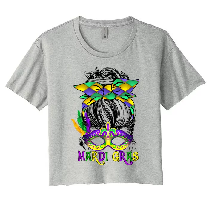 Wo Messy Bun Mardi Gras Feathered Mask Mardi Gras Party Gift Women's Crop Top Tee