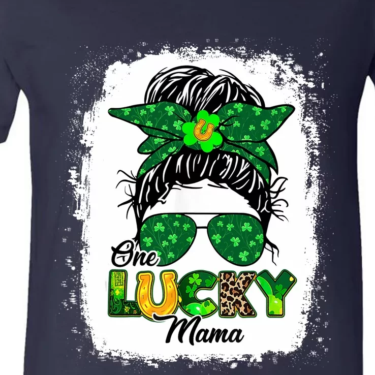 Wo One Lucky Mama St Patricks Day Mom Mother Shamrock V-Neck T-Shirt