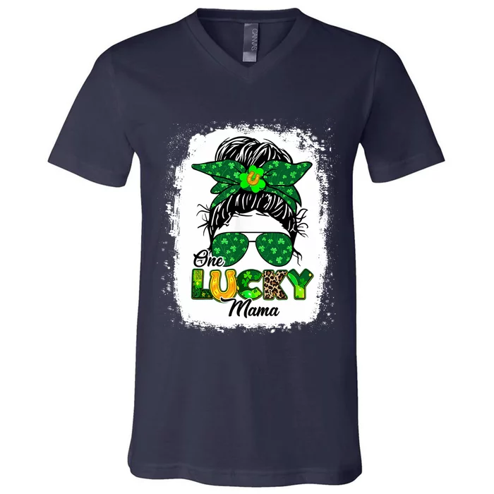 Wo One Lucky Mama St Patricks Day Mom Mother Shamrock V-Neck T-Shirt