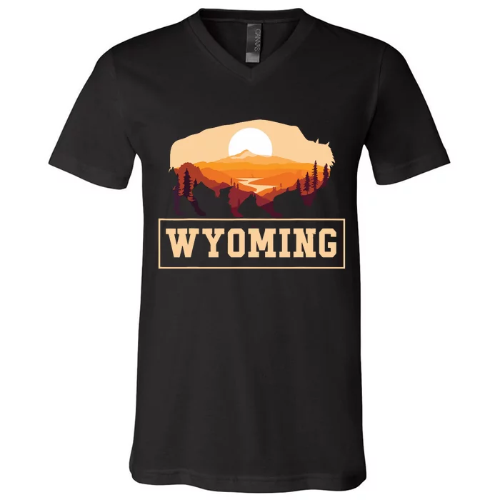 Wyoming State Map Wyomingites Usa America United States V-Neck T-Shirt