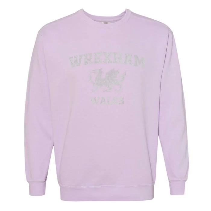 Wrexham Wales Retro Vintage Country Classic Hometown Dragon Flag Wales Garment-Dyed Sweatshirt